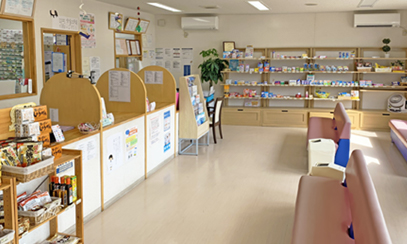 明るく広い店内です。